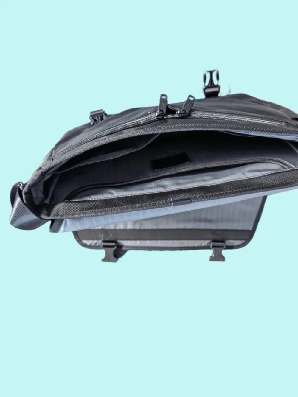 Tumi Black 16